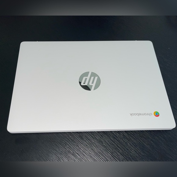 HP Chromebook 11-inch Laptop - Picture 1 of 7